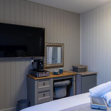 The Three Crowns B&B Plymouth Oda fotoğraf