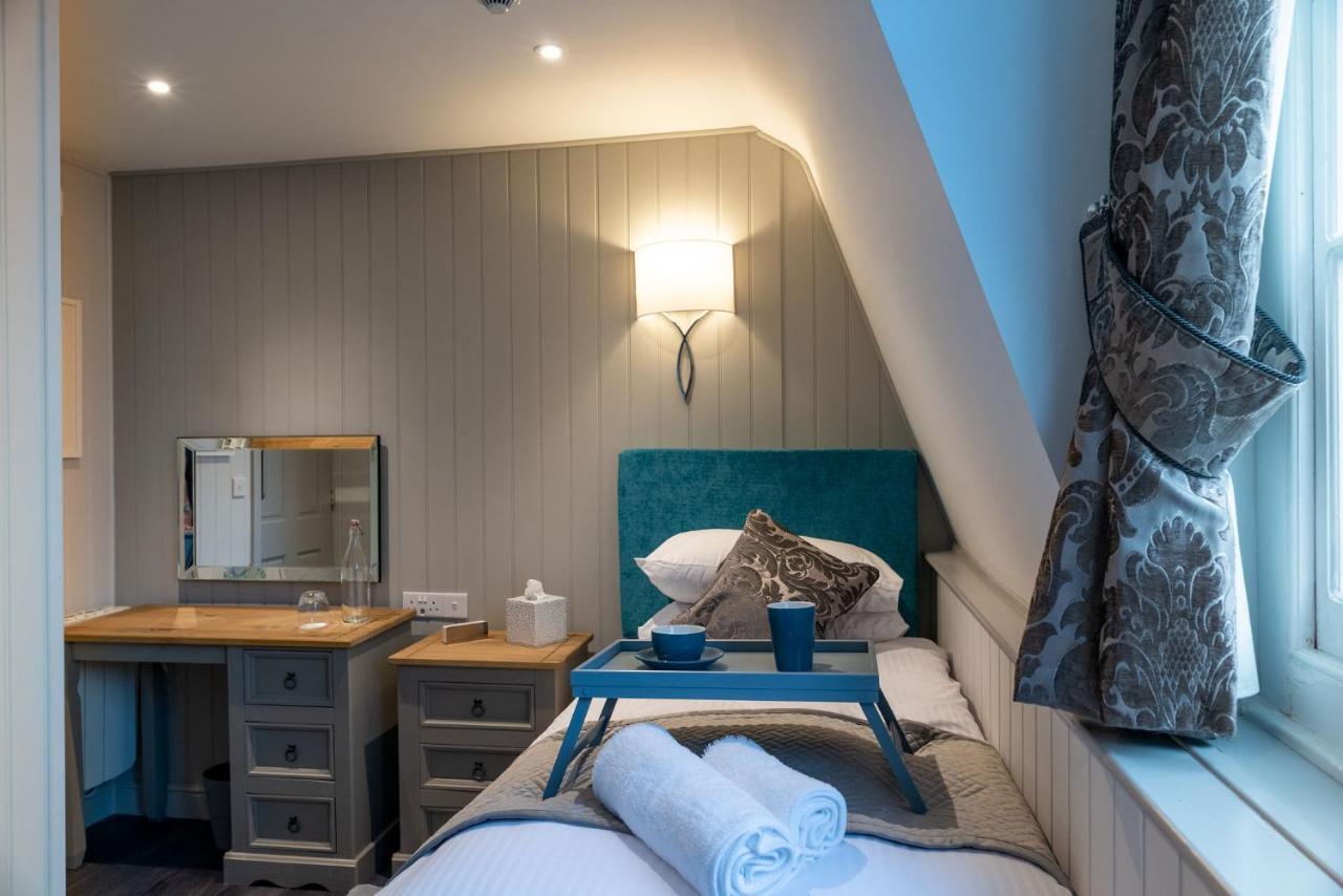 The Three Crowns B&B Plymouth Oda fotoğraf