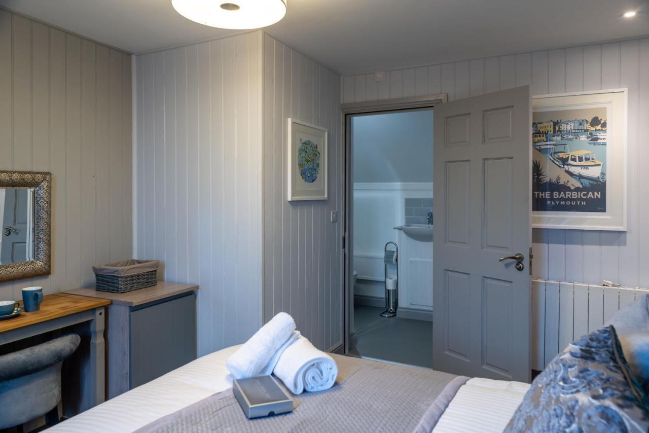 The Three Crowns B&B Plymouth Oda fotoğraf