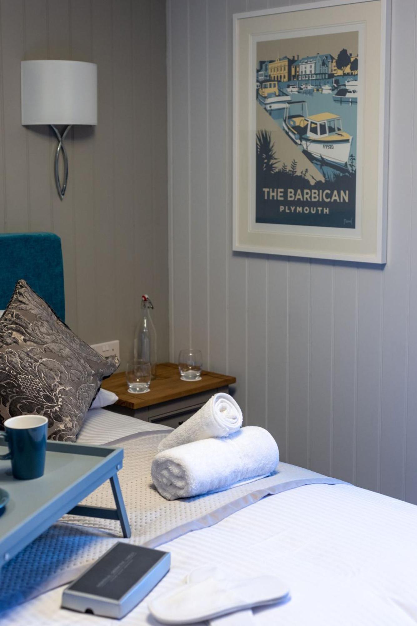 The Three Crowns B&B Plymouth Oda fotoğraf